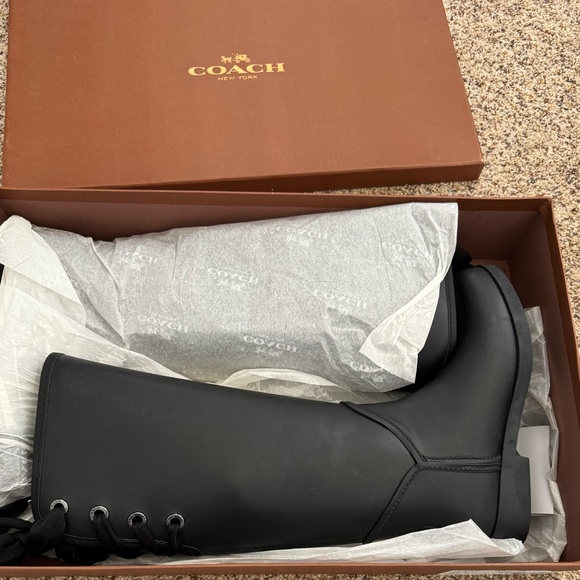 Coach women’s rain boots new with box in black size 7 - Picture 3 of 3